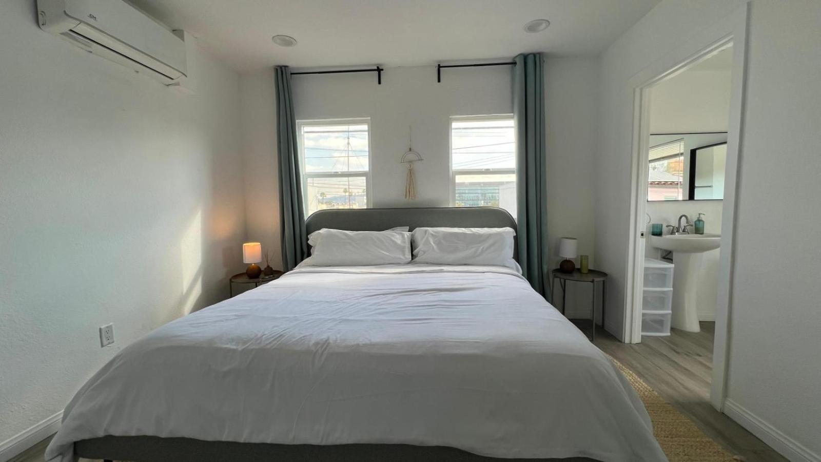 Spacious 3br 3ba Private Yard In Culver Hébergement de vacances *